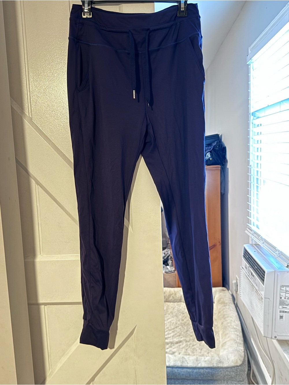 Women’s deep purple leggings with pockets